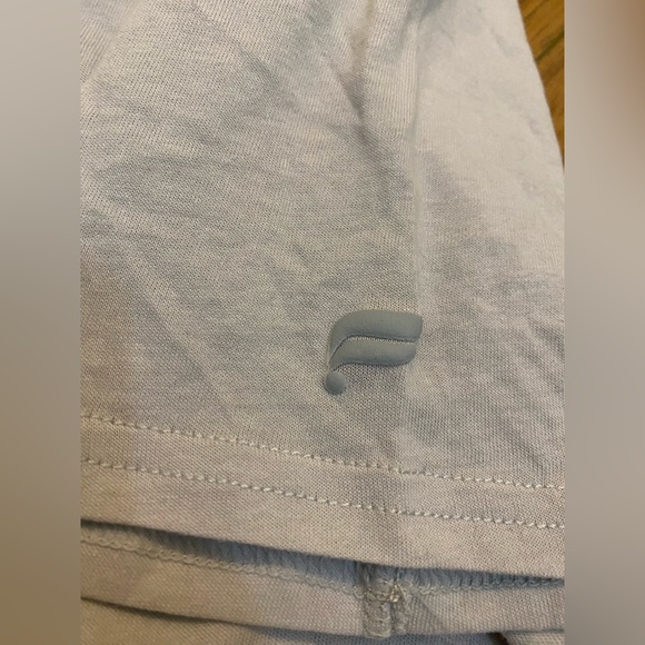 Fabletics Light Grey Tee - Picture 4 of 5